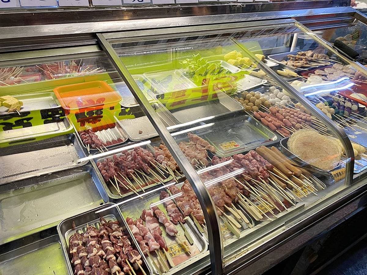 銅板價消夜!人氣串燒必點「厚醬豬血糕」只要15元,外酥內Q甜不辣愈吃愈唰嘴 銅板價消夜!人氣串燒必點「厚醬豬血糕」只要15元,外酥內Q甜不辣愈吃愈唰嘴