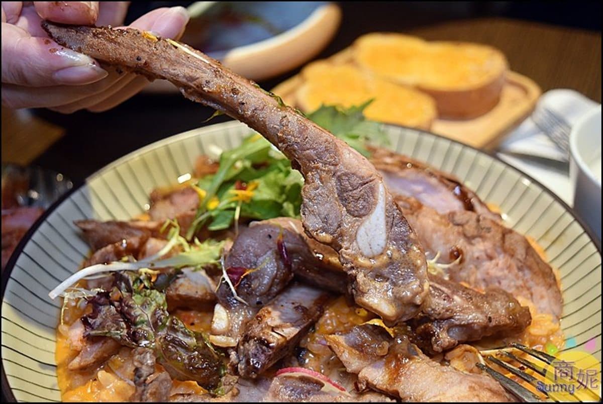 連醬汁都自己熬!IG暴紅餐廳必試酒香濃郁「毒癮醬」,整尾舒肥魷魚燉飯太浮誇 連醬汁都自己熬!IG暴紅餐廳必試酒香濃郁「毒癮醬」,整尾舒肥魷魚燉飯太浮誇