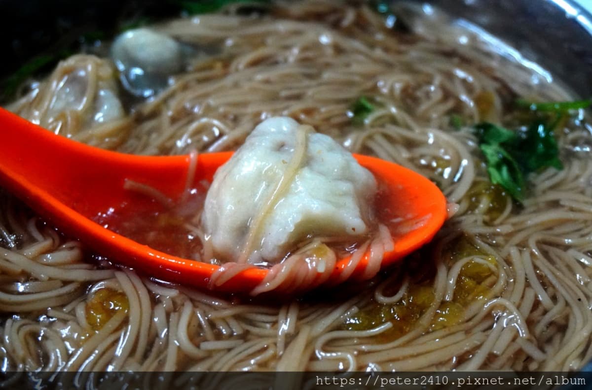 隱藏版巷弄美食!30年麵線羹吃得到2種大腸,Q彈肉圓「自製紅糟肉」搭酸脆筍絲超對味 隱藏版巷弄美食!30年麵線羹吃得到2種大腸,Q彈肉圓「自製紅糟肉」搭酸脆筍絲超對味