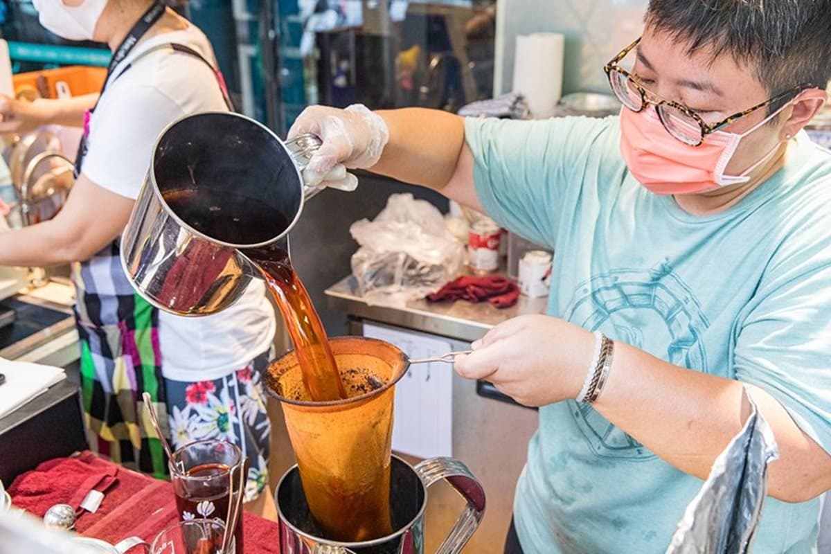 85折開喝!手沖「泰式奶茶」比例、香氣都道地,古早味「手工椪糖奶蓋紅」別處喝不到 85折開喝!手沖「泰式奶茶」比例、香氣都道地,古早味「手工椪糖奶蓋紅」別處喝不到
