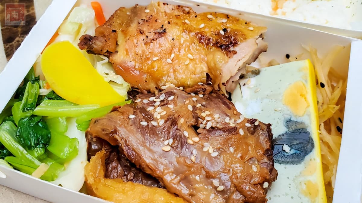 好佛心!老字號日式便當「雙主食+3配菜」只要75元,燒烤雞腿、炸豬排都吃得到 好佛心!老字號日式便當「雙主食+3配菜」只要75元,燒烤雞腿、炸豬排都吃得到