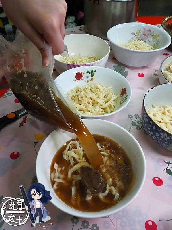 宅配美食再+1!人氣牛肉麵浮誇「手沖牛小排」在家也能吃,嗜辣必嘗油泡3天麻辣湯 宅配美食再+1!人氣牛肉麵浮誇「手沖牛小排」在家也能吃,嗜辣必嘗油泡3天麻辣湯