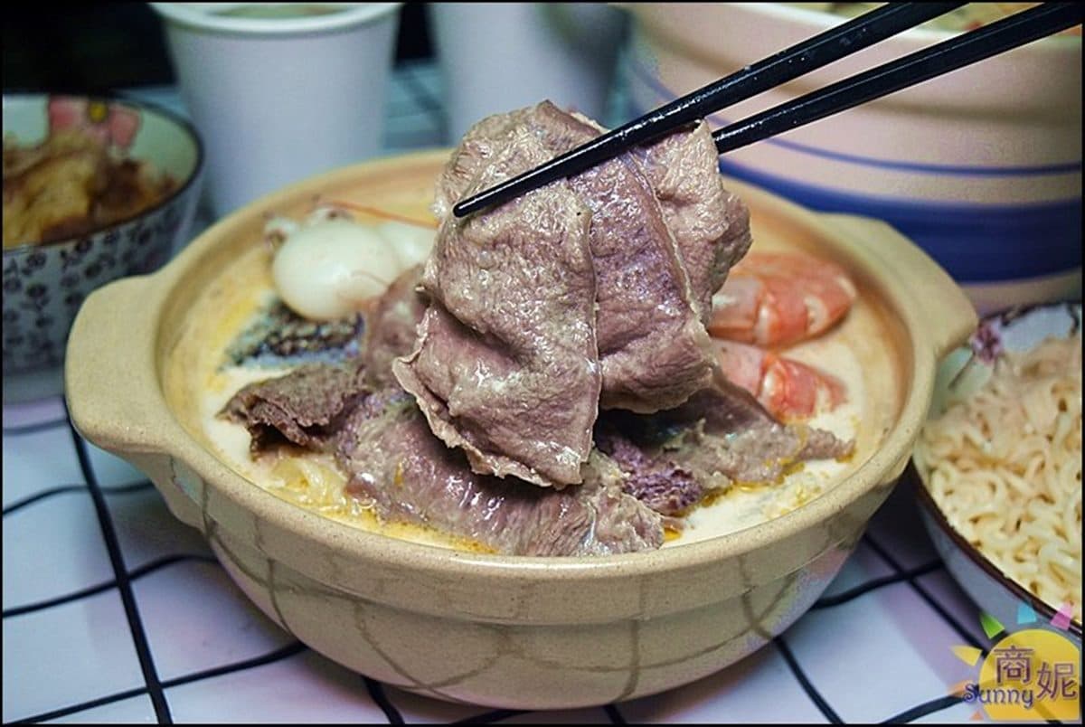 想吃先預約!518元爽嗑爆量雙人「海陸麻奶鍋」,肉控必點鋪滿滿「安格斯牛丼」 想吃先預約!518元爽嗑爆量雙人「海陸麻奶鍋」,肉控必點鋪滿滿「安格斯牛丼」