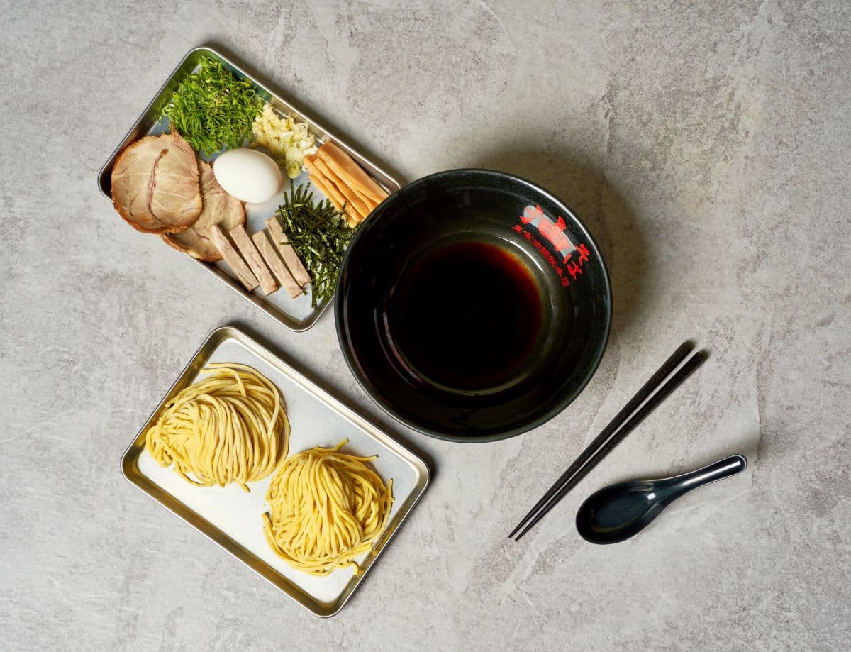 一秒置身東京油麵館!日本超夯拌麵推「冷藏生麵組合」,招牌醬油、辣味味噌在家就能吃 一秒置身東京油麵館!日本超夯拌麵推「冷藏生麵組合」,招牌醬油、辣味味噌在家就能吃