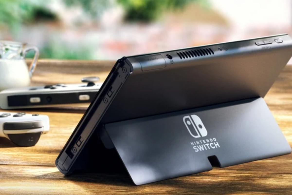 任天堂推全新「Switch OLED」!白色主機質感爆棚、7吋螢幕+轉軸式支架超實用 任天堂推全新「Switch OLED」!白色主機質感爆棚、7吋螢幕+轉軸式支架超實用