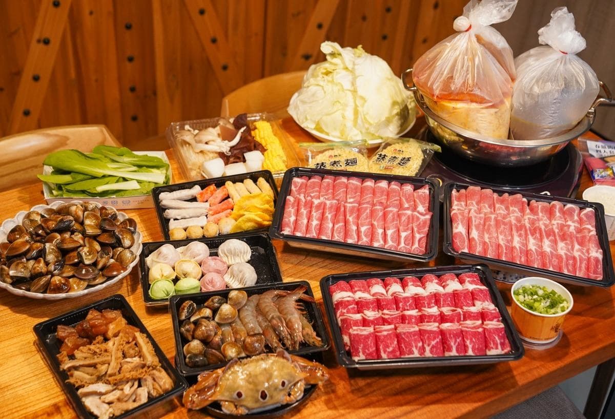 痛風也要吃!浮誇系火鍋店「海陸套餐」爽嗑2斤蛤蜊,鮮嫩肉片涮「麻奶湯」更過癮 痛風也要吃!浮誇系火鍋店「海陸套餐」爽嗑2斤蛤蜊,鮮嫩肉片涮「麻奶湯」更過癮