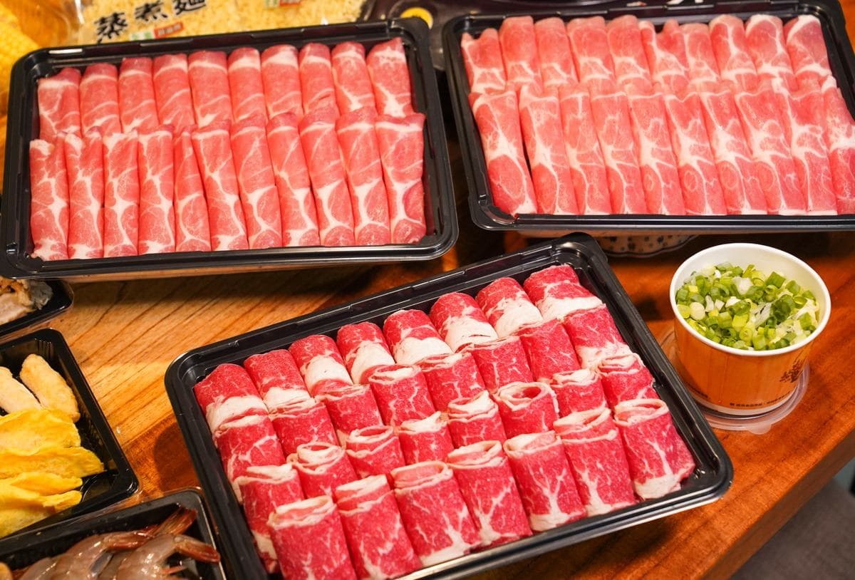 痛風也要吃!浮誇系火鍋店「海陸套餐」爽嗑2斤蛤蜊,鮮嫩肉片涮「麻奶湯」更過癮 痛風也要吃!浮誇系火鍋店「海陸套餐」爽嗑2斤蛤蜊,鮮嫩肉片涮「麻奶湯」更過癮
