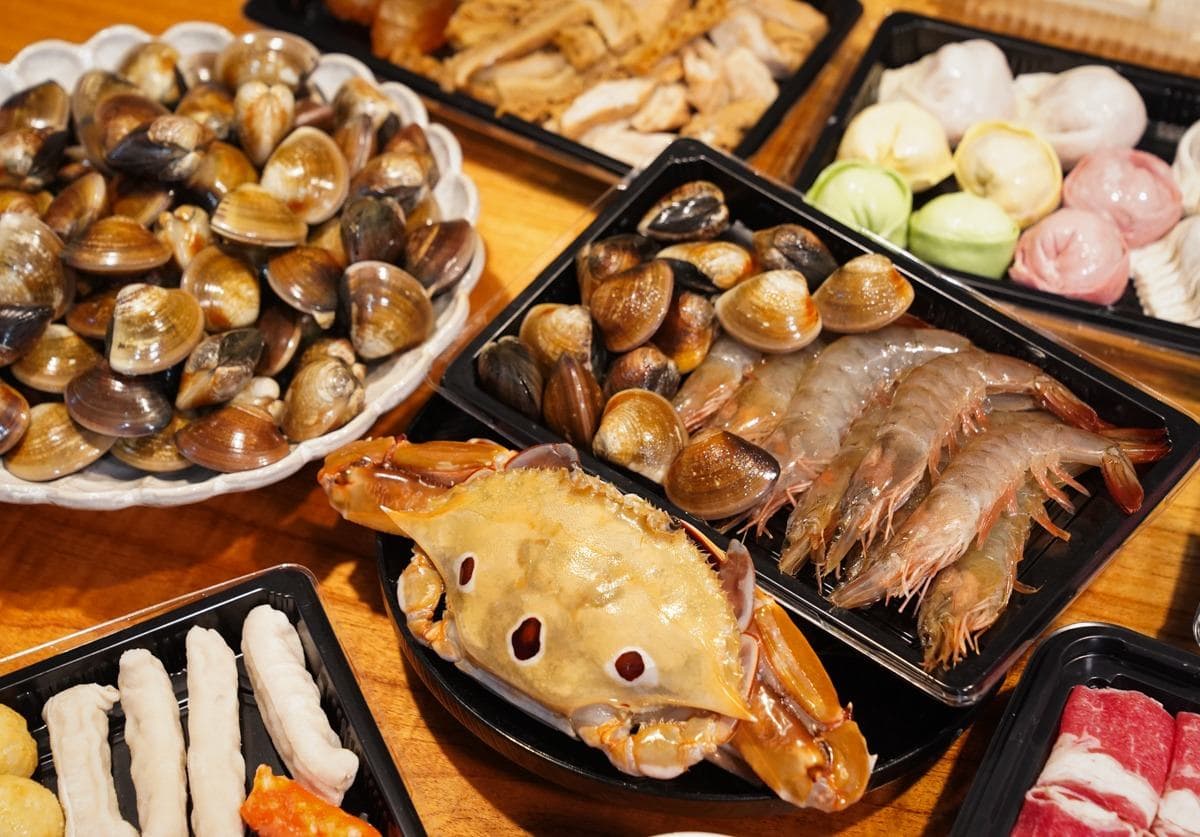 痛風也要吃!浮誇系火鍋店「海陸套餐」爽嗑2斤蛤蜊,鮮嫩肉片涮「麻奶湯」更過癮 痛風也要吃!浮誇系火鍋店「海陸套餐」爽嗑2斤蛤蜊,鮮嫩肉片涮「麻奶湯」更過癮