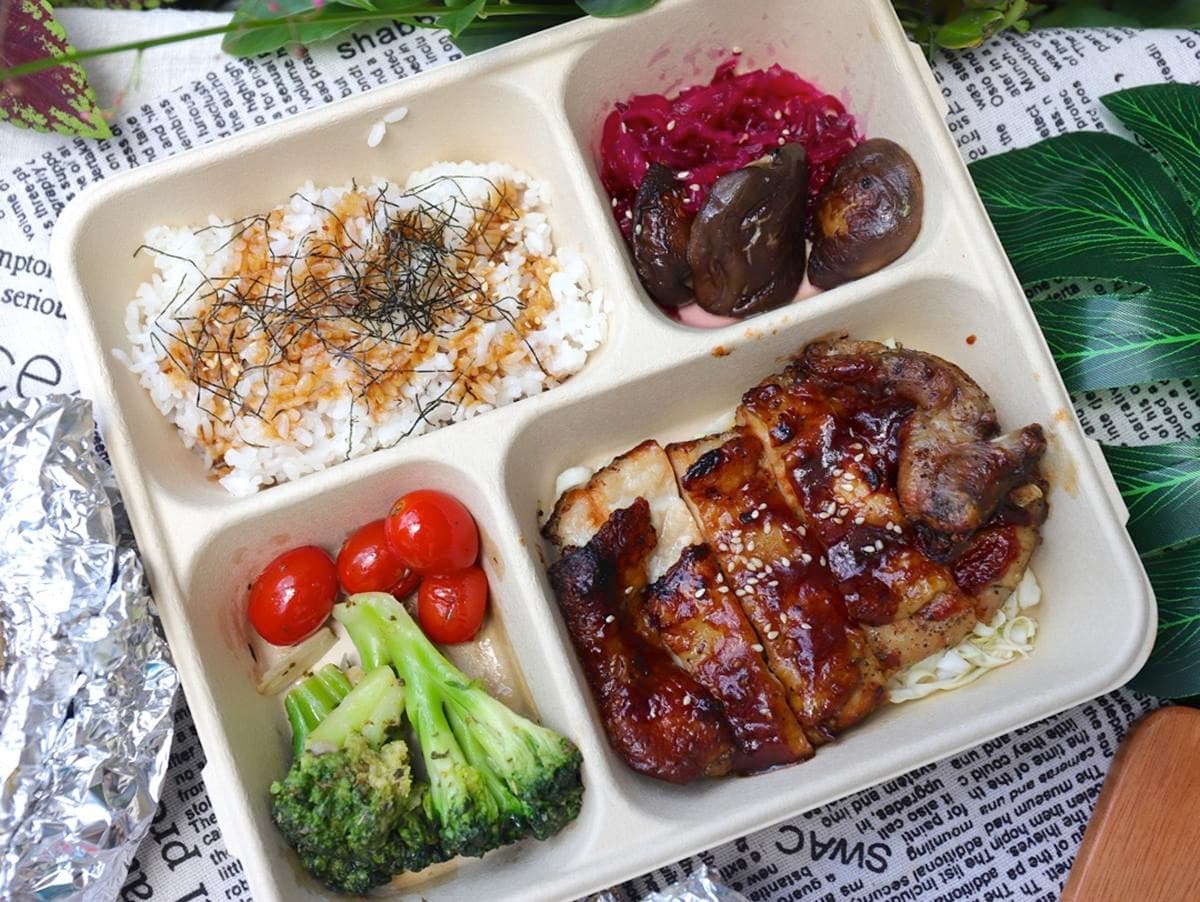 儀式感要有!餐酒館外帶「特製餐盒」能爽嗑整隻戰斧豬排,蒜蝦佐軟法愈吃愈唰嘴 儀式感要有!餐酒館外帶「特製餐盒」能爽嗑整隻戰斧豬排,蒜蝦佐軟法愈吃愈唰嘴