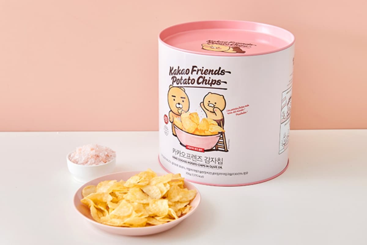 萊恩陪你追劇嗑零食!Kakao Friends推「油漆桶洋芋片」,粉紅鹽、黑松露口味超唰嘴 萊恩陪你追劇嗑零食!Kakao Friends推「油漆桶洋芋片」,粉紅鹽、黑松露口味超唰嘴