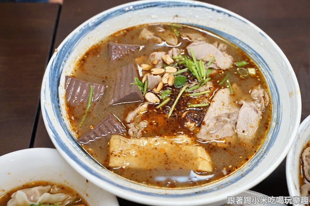 「酸V」超開胃!道地「重慶酸辣粉」吃得到噴汁鴨血、嫩大腸,再配Q彈紅薯粉更過癮 「酸V」超開胃!道地「重慶酸辣粉」吃得到噴汁鴨血、嫩大腸,再配Q彈紅薯粉更過癮