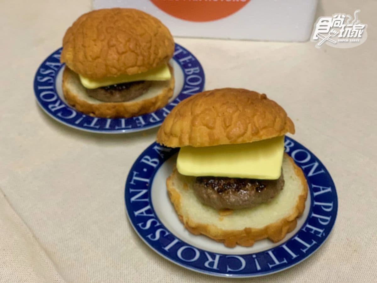 流口水了!胡同新「冰火菠蘿包+和牛漢堡排」邪惡組合,加碼開賣「安東雞韓式年糕」 流口水了!胡同新「冰火菠蘿包+和牛漢堡排」邪惡組合,加碼開賣「安東雞韓式年糕」