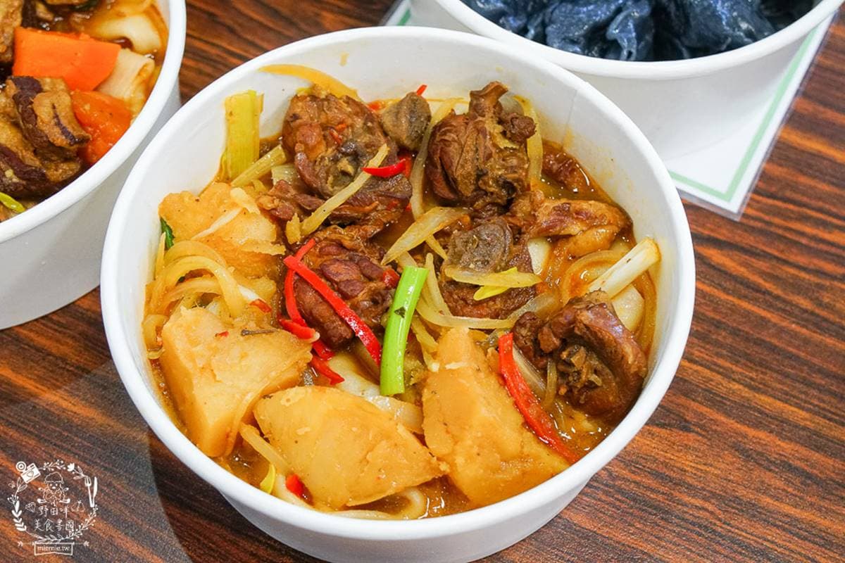 超道地!新疆師傅現甩「皮帶麵」1條就吃飽,爆餡「三鮮大元寶」宛如水餃版墨魚丸 超道地!新疆師傅現甩「皮帶麵」1條就吃飽,爆餡「三鮮大元寶」宛如水餃版墨魚丸