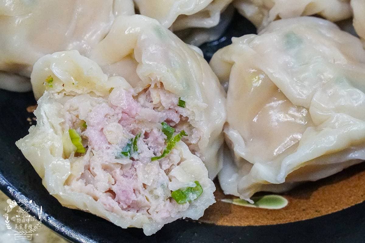 超道地!新疆師傅現甩「皮帶麵」1條就吃飽,爆餡「三鮮大元寶」宛如水餃版墨魚丸 超道地!新疆師傅現甩「皮帶麵」1條就吃飽,爆餡「三鮮大元寶」宛如水餃版墨魚丸