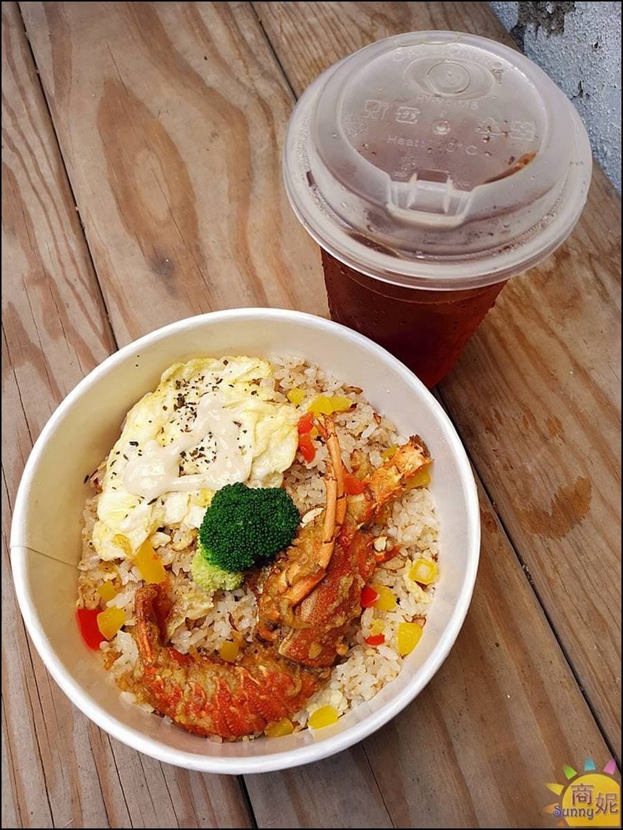 CP值爆表!義式餐館外帶「龍蝦炒飯」只要99元,499元雙人套餐有整隻「紐奧良炸全雞」 CP值爆表!義式餐館外帶「龍蝦炒飯」只要99元,499元雙人套餐有整隻「紐奧良炸全雞」