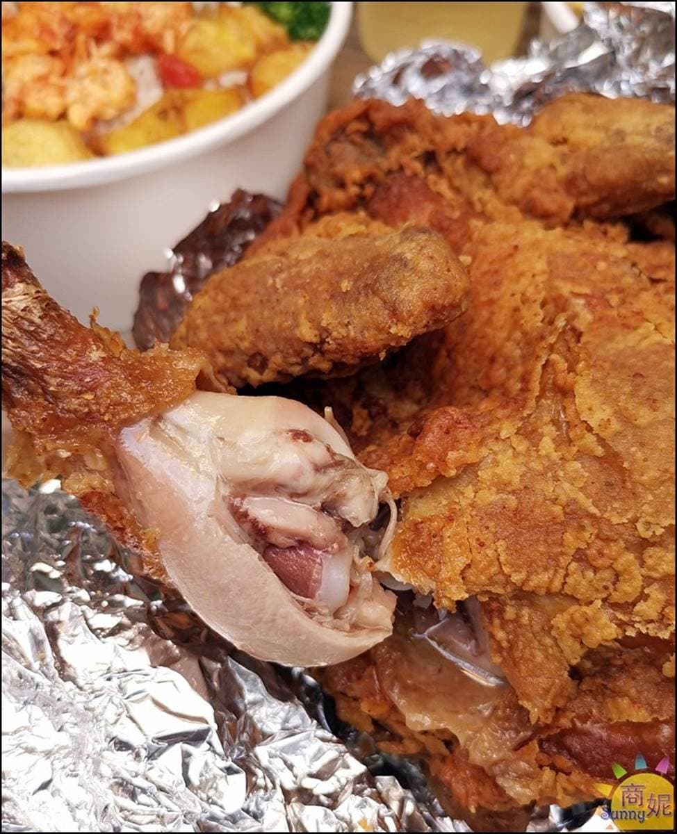 CP值爆表!義式餐館外帶「龍蝦炒飯」只要99元,499元雙人套餐有整隻「紐奧良炸全雞」 CP值爆表!義式餐館外帶「龍蝦炒飯」只要99元,499元雙人套餐有整隻「紐奧良炸全雞」