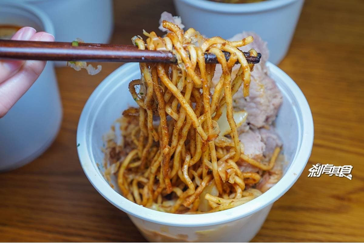 日本人開的隱藏版小店!道地「乾咖哩」加點丁骨豬排更對味,日式烏龍麵吃得到大塊焢肉 日本人開的隱藏版小店!道地「乾咖哩」加點丁骨豬排更對味,日式烏龍麵吃得到大塊焢肉