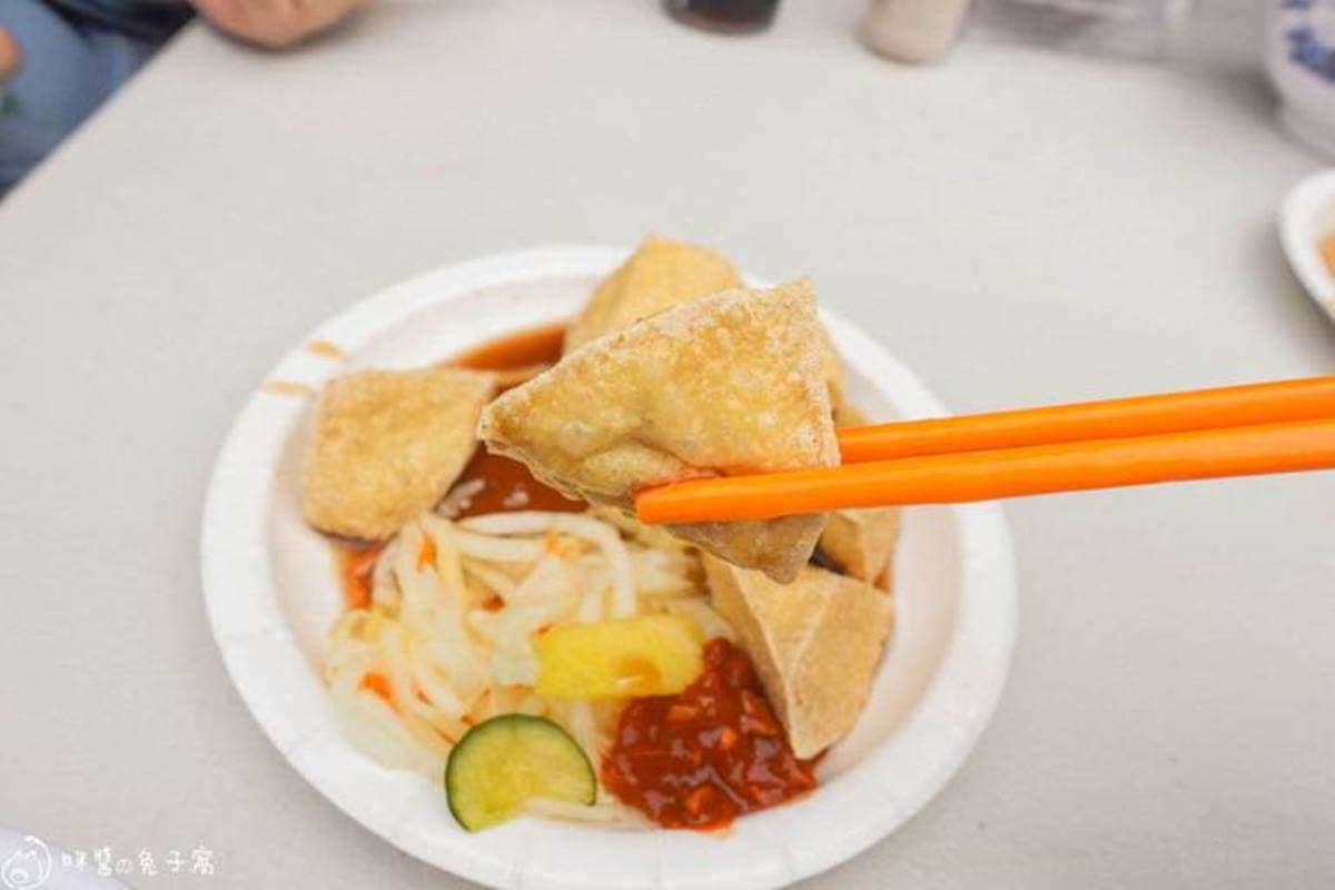 嘗過1次就上癮!銅板價「土魠魚羹」吃得到大塊鮮嫩魚肉,內行人套餐必搭噴汁臭豆腐 嘗過1次就上癮!銅板價「土魠魚羹」吃得到大塊鮮嫩魚肉,內行人套餐必搭噴汁臭豆腐