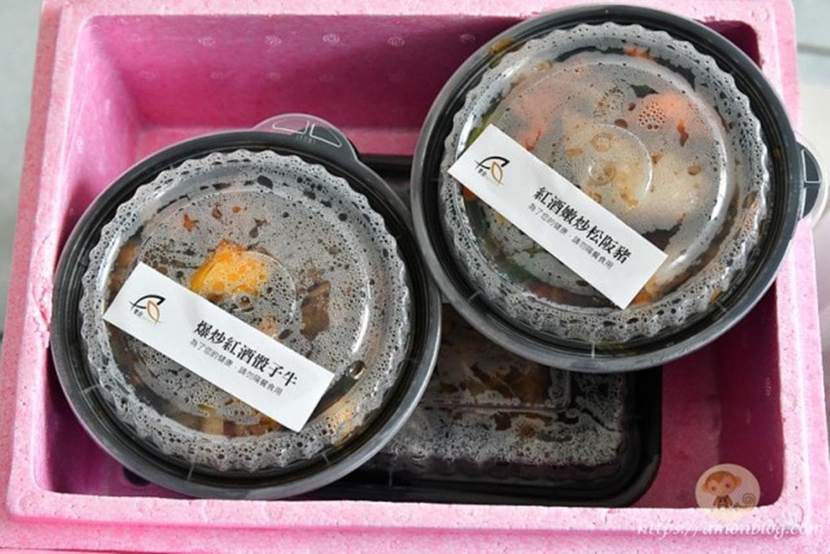 買愈多省愈多!老字號「海鮮餐廳」外帶5道菜只要800元,先嗑滿料生魚飯、芒果骰子牛 買愈多省愈多!老字號「海鮮餐廳」外帶5道菜只要800元,先嗑滿料生魚飯、芒果骰子牛