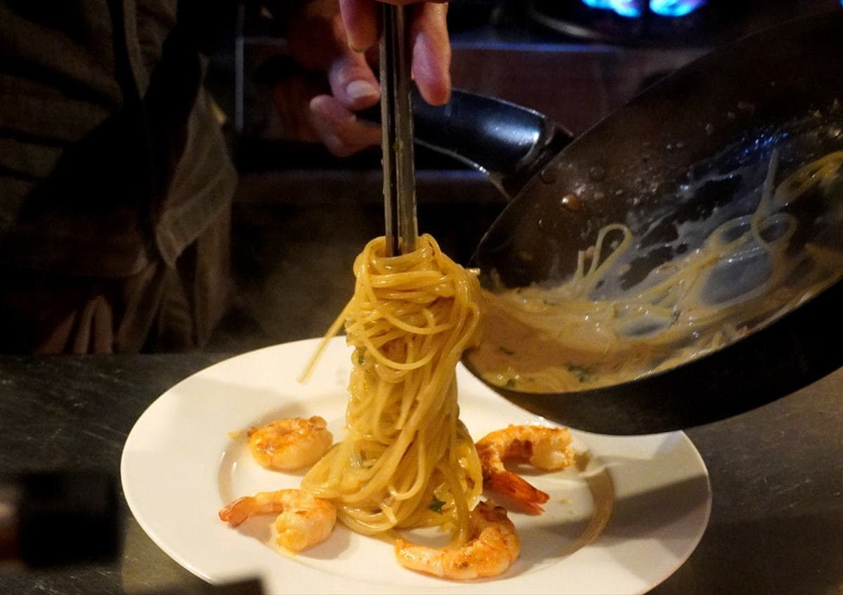 市長也大推!漁市旁「職人義大利麵」必嗑Q彈奶油鮮蝦,特製「椰香咖哩飯」可無限續醬 市長也大推!漁市旁「職人義大利麵」必嗑Q彈奶油鮮蝦,特製「椰香咖哩飯」可無限續醬