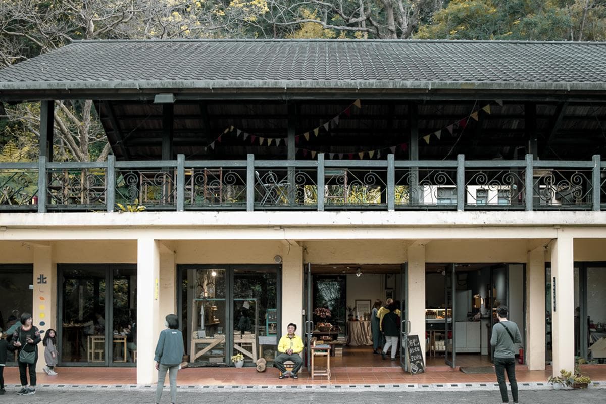 廢棄國小改建!復古「景觀餐廳」 必嗑濃郁中藥羊肉麵,大福塞入「整顆橘子」超多汁 廢棄國小改建!復古「景觀餐廳」 必嗑濃郁中藥羊肉麵,大福塞入「整顆橘子」超多汁