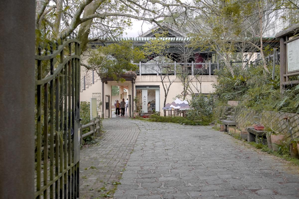 廢棄國小改建!復古「景觀餐廳」 必嗑濃郁中藥羊肉麵,大福塞入「整顆橘子」超多汁 廢棄國小改建!復古「景觀餐廳」 必嗑濃郁中藥羊肉麵,大福塞入「整顆橘子」超多汁