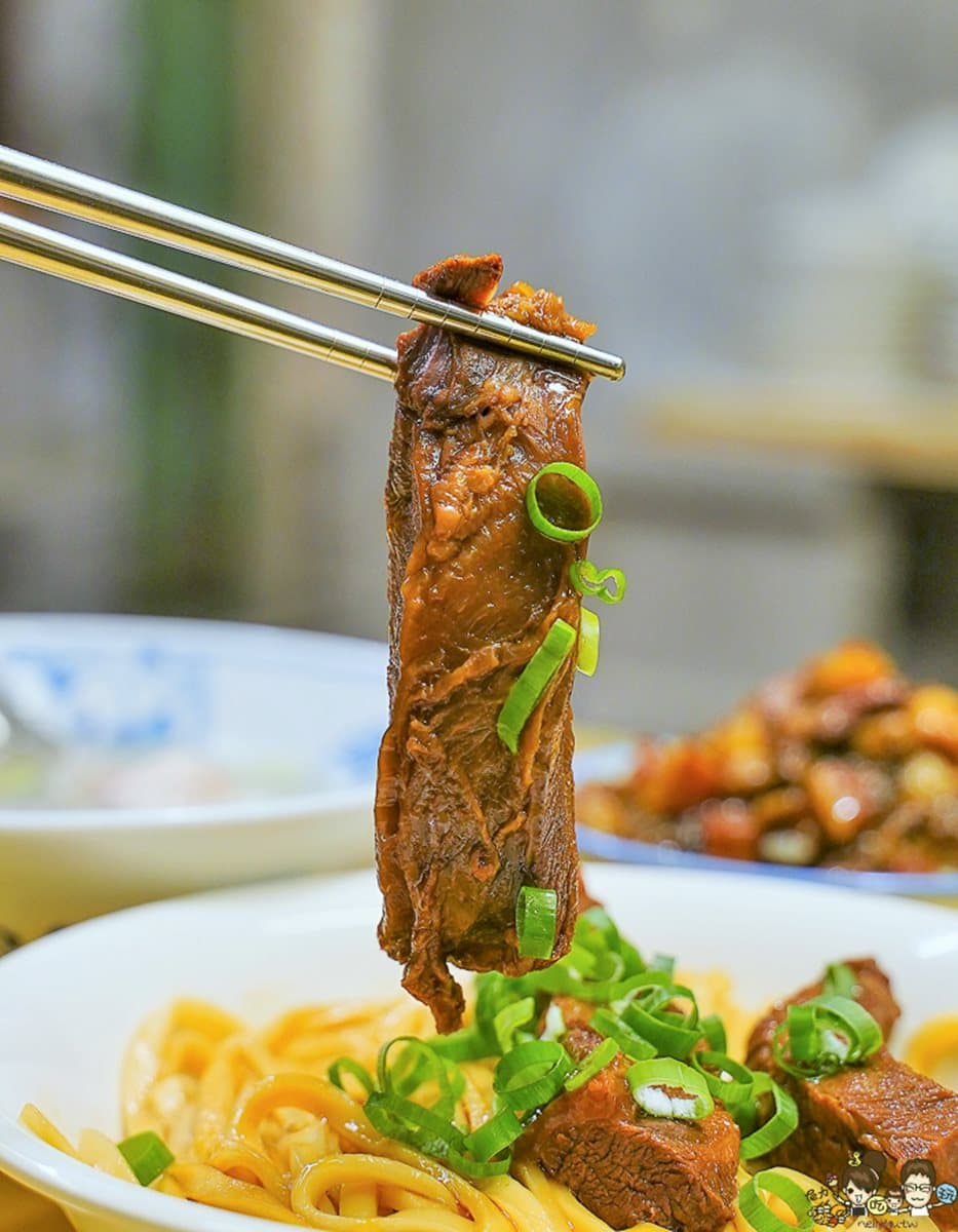 隱身市場!每日限量「牛肉拌麵」獨創醬汁超唰嘴,「梅干扣肉燥飯」搭特製辣醬更加分 隱身市場!每日限量「牛肉拌麵」獨創醬汁超唰嘴,「梅干扣肉燥飯」搭特製辣醬更加分