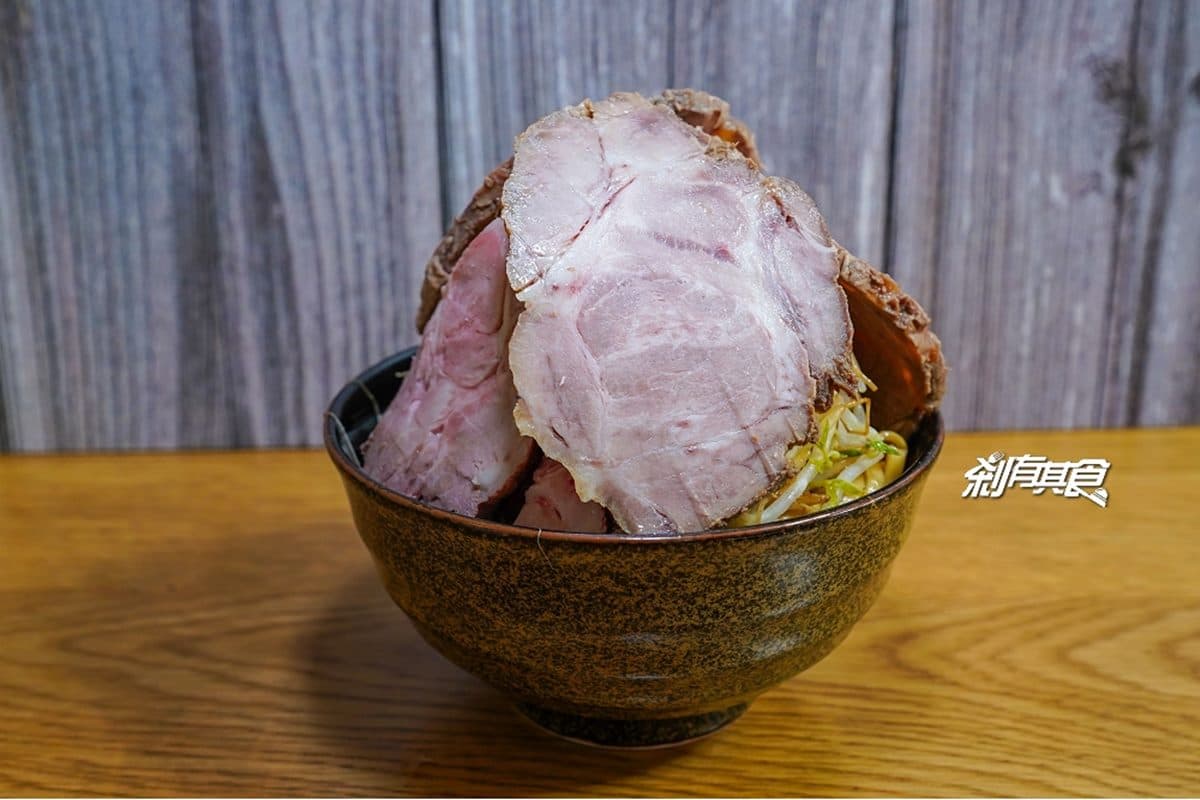 【新開店】堆成小山!超狂拉麵爽嗑「爆量叉燒+豆芽」,珠貝鹽味吃得到2款「雞叉燒」 【新開店】堆成小山!超狂拉麵爽嗑「爆量叉燒+豆芽」,珠貝鹽味吃得到2款「雞叉燒」