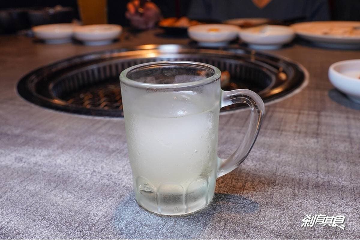 人氣燒肉內用升級!自助吧改送餐式還有「專人代烤」,必點「雙人套餐」1次爽嗑6種肉 人氣燒肉內用升級!自助吧改送餐式還有「專人代烤」,必點「雙人套餐」1次爽嗑6種肉