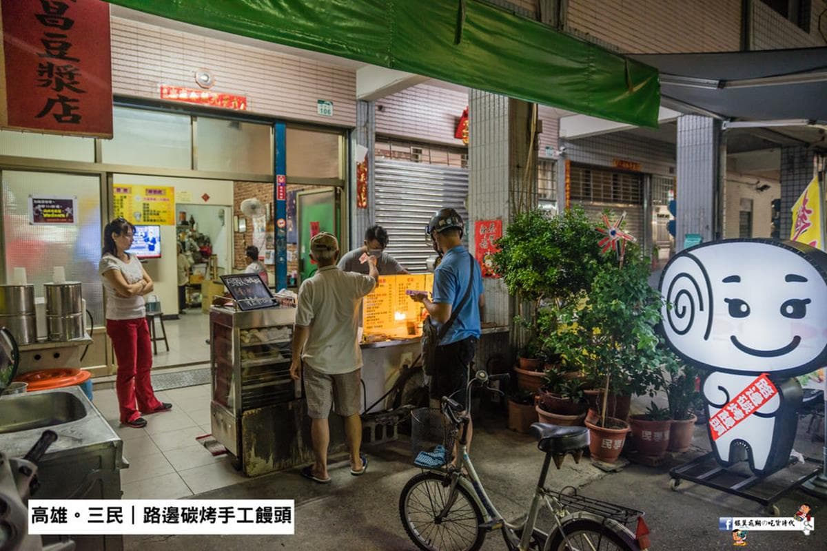 想吃要有耐心!現點現做「烤饅頭」多達12種口味,必嘗鹹甜香蕉巧克力、微辣玉米肉醬 想吃要有耐心!現點現做「烤饅頭」多達12種口味,必嘗鹹甜香蕉巧克力、微辣玉米肉醬