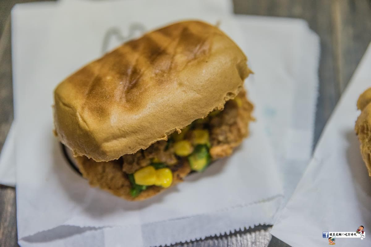 想吃要有耐心!現點現做「烤饅頭」多達12種口味,必嘗鹹甜香蕉巧克力、微辣玉米肉醬 想吃要有耐心!現點現做「烤饅頭」多達12種口味,必嘗鹹甜香蕉巧克力、微辣玉米肉醬