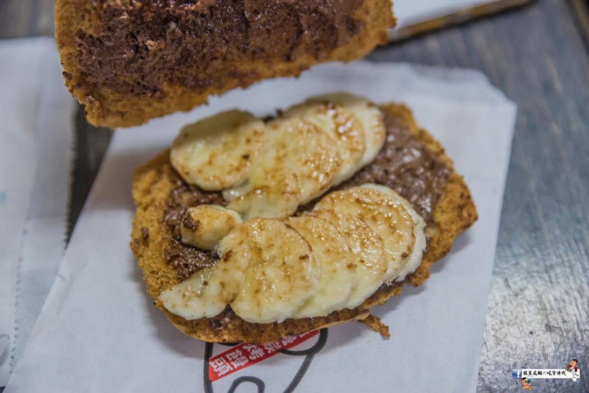 想吃要有耐心!現點現做「烤饅頭」多達12種口味,必嘗鹹甜香蕉巧克力、微辣玉米肉醬 想吃要有耐心!現點現做「烤饅頭」多達12種口味,必嘗鹹甜香蕉巧克力、微辣玉米肉醬