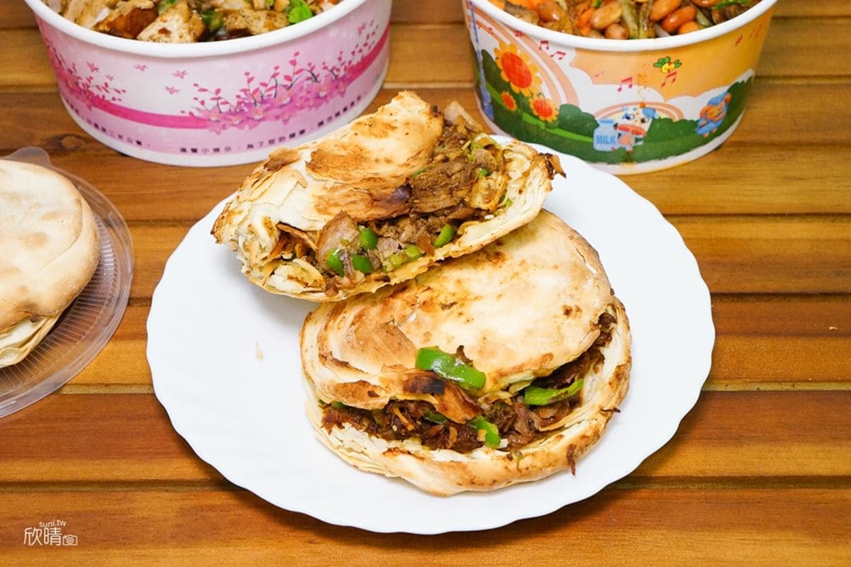 漢堡始祖是它!陝西小吃「肉夾饃」塞滿肉餡只要60元,嫩Q涼皮搭「紅袍口水雞」超開味 漢堡始祖是它!陝西小吃「肉夾饃」塞滿肉餡只要60元,嫩Q涼皮搭「紅袍口水雞」超開味