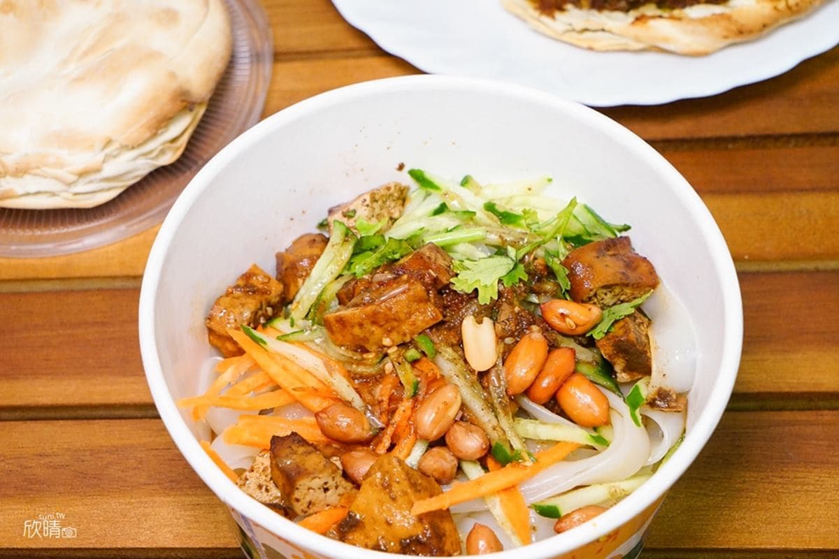 漢堡始祖是它!陝西小吃「肉夾饃」塞滿肉餡只要60元,嫩Q涼皮搭「紅袍口水雞」超開味 漢堡始祖是它!陝西小吃「肉夾饃」塞滿肉餡只要60元,嫩Q涼皮搭「紅袍口水雞」超開味