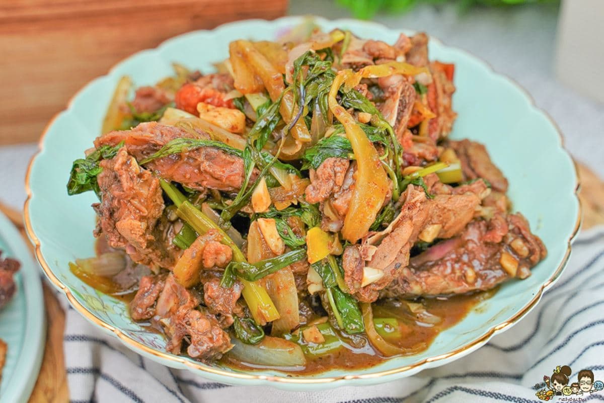 每天限量供應!超人氣「炭火烤鴨」吃得到鮮嫩肉汁,重口味必嗑香脆「招牌鹹酥鴨」 每天限量供應!超人氣「炭火烤鴨」吃得到鮮嫩肉汁,重口味必嗑香脆「招牌鹹酥鴨」