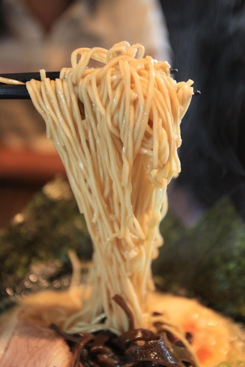 秒飛日本!超道地「豬背脂」豚骨拉麵重口味會愛,平日限定「魚介沾麵」叉燒重達50克 秒飛日本!超道地「豬背脂」豚骨拉麵重口味會愛,平日限定「魚介沾麵」叉燒重達50克