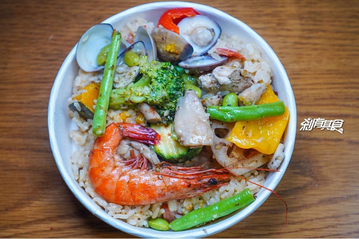 旱溪夜市名攤復活!人氣「鍋煮燉飯」鋪滿海鮮均一價100元,先嗑超濃郁奶油白醬 旱溪夜市名攤復活!人氣「鍋煮燉飯」鋪滿海鮮均一價100元,先嗑超濃郁奶油白醬