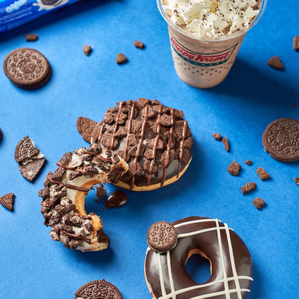 買六送六來了!Krispy Kreme推「OREO甜甜圈」,OREO餅乾碎+卡士達夾心太邪惡 買六送六來了!Krispy Kreme推「OREO甜甜圈」,OREO餅乾碎+卡士達夾心太邪惡