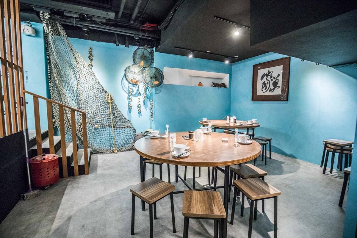 自家漁船捕撈!市區海鮮料理比漁港還便宜,超澎派6人餐先嗑活體龍蝦、避風塘螃蟹 自家漁船捕撈!市區海鮮料理比漁港還便宜,超澎派6人餐先嗑活體龍蝦、避風塘螃蟹