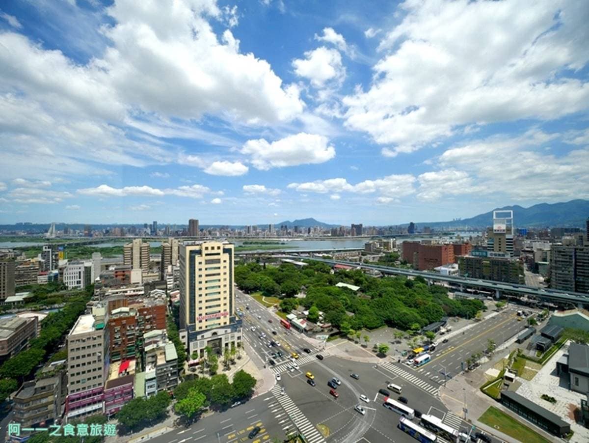 平日不用2000元!網美系旅店打卡必住「隱藏版雙景房」,咖啡廳夜晚變身微醺酒吧 平日不用2000元!網美系旅店打卡必住「隱藏版雙景房」,咖啡廳夜晚變身微醺酒吧