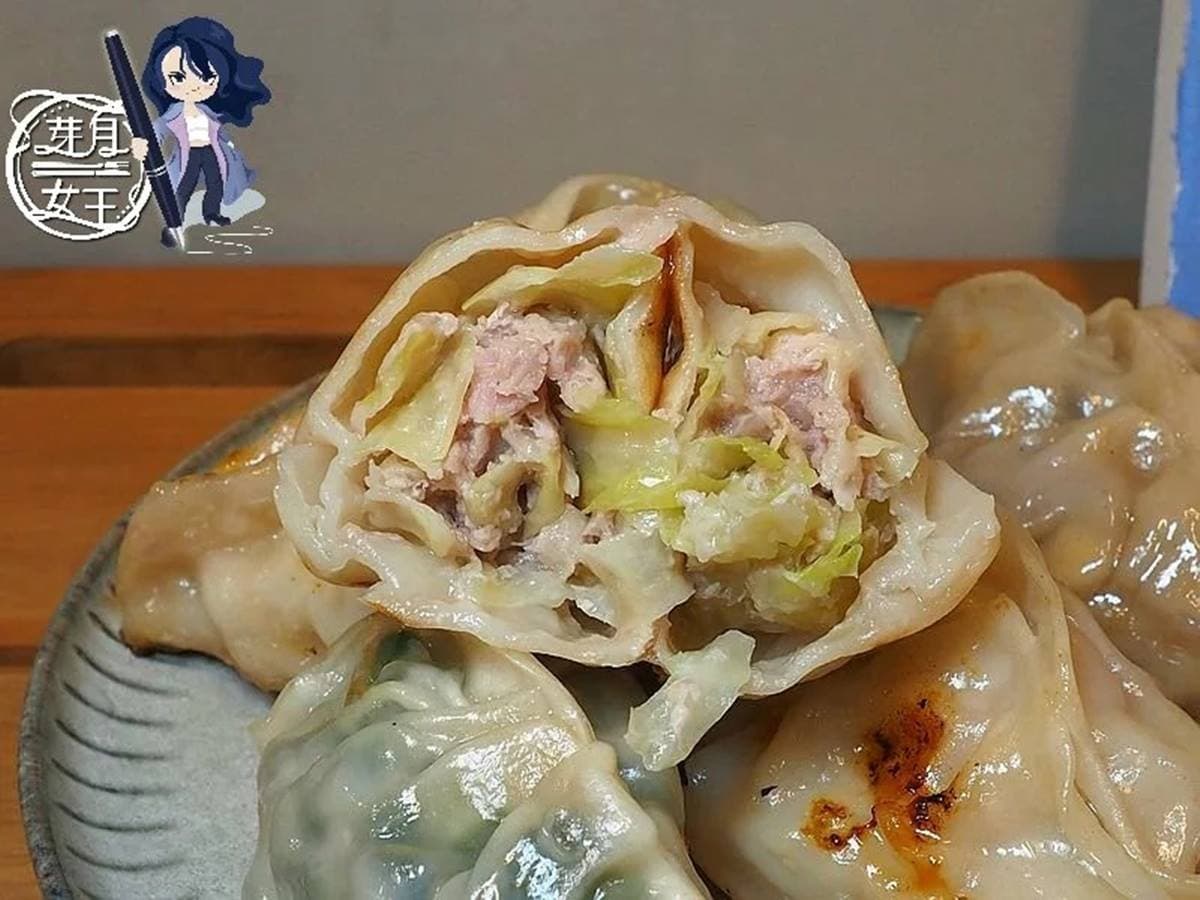 想吃先預訂!巨無霸「港式煎餃」吃4顆就會飽,經典高麗菜內餡一咬就噴汁 想吃先預訂!巨無霸「港式煎餃」吃4顆就會飽,經典高麗菜內餡一咬就噴汁