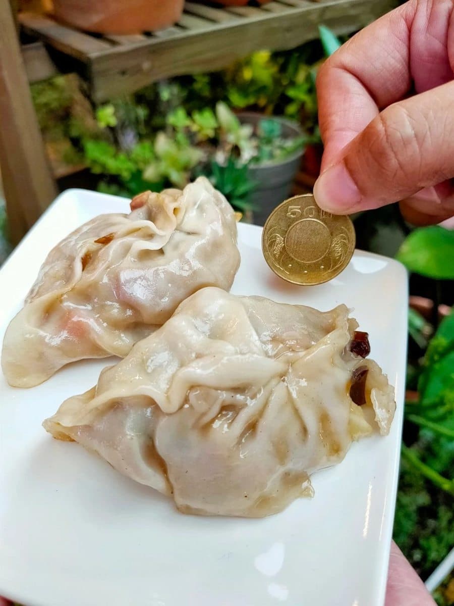 想吃先預訂!巨無霸「港式煎餃」吃4顆就會飽,經典高麗菜內餡一咬就噴汁 想吃先預訂!巨無霸「港式煎餃」吃4顆就會飽,經典高麗菜內餡一咬就噴汁