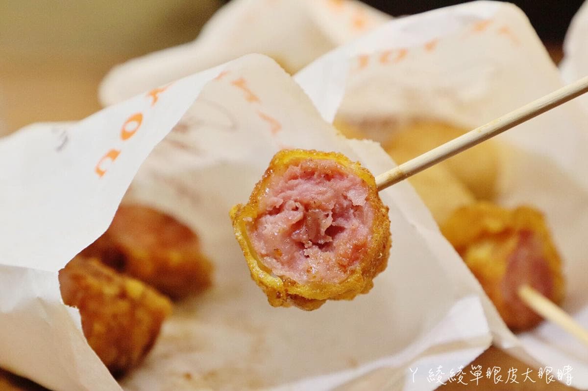【新開店】晚來吃不到!暴紅祕製「重量級雞排」外酥內噴汁,爆漿龍蝦球、芋泥丸也必嗑 【新開店】晚來吃不到!暴紅祕製「重量級雞排」外酥內噴汁,爆漿龍蝦球、芋泥丸也必嗑