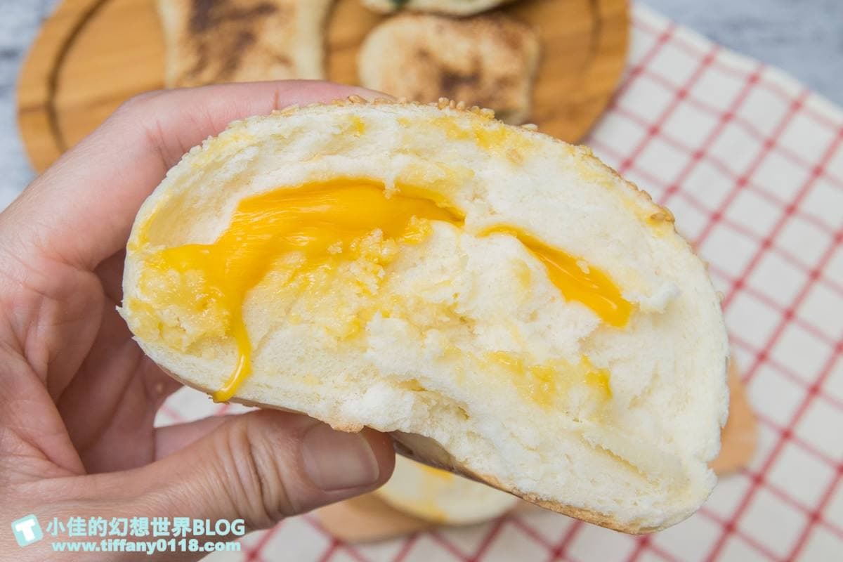 高CP值銅板小吃!超邪惡「起司饅頭」只要20元,厚實「炭烤燒餅」有滿滿芝麻香 高CP值銅板小吃!超邪惡「起司饅頭」只要20元,厚實「炭烤燒餅」有滿滿芝麻香