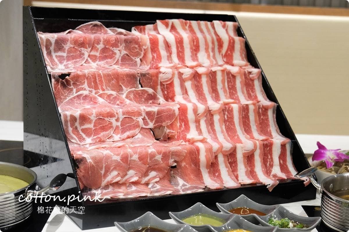 【新開店】鍋控快衝!人氣火鍋升級自助吧吃到飽,打卡必點「肉片瀑布」、手臂大龍蝦 【新開店】鍋控快衝!人氣火鍋升級自助吧吃到飽,打卡必點「肉片瀑布」、手臂大龍蝦