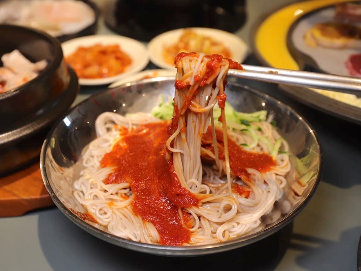 【新開店】CP值超高!道地「韓式烤肉+火鍋」吃到飽只要398元,先嗑Q嫩三層肉、辣拌麵 【新開店】CP值超高!道地「韓式烤肉+火鍋」吃到飽只要398元,先嗑Q嫩三層肉、辣拌麵