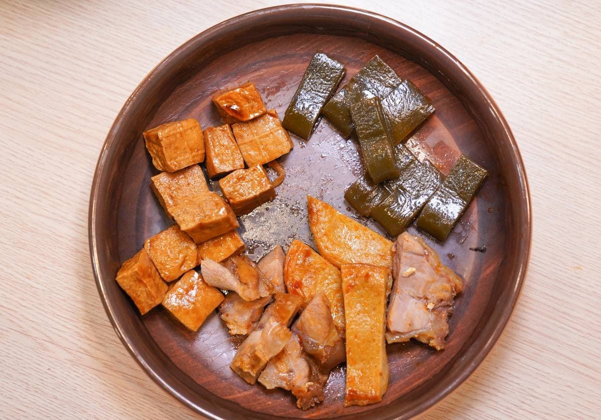 每日限量!高雄「紅燒皮帶麵」爽嗑整副帶骨牛肋排,內用還能吃免費豆花 每日限量!高雄「紅燒皮帶麵」爽嗑整副帶骨牛肋排,內用還能吃免費豆花
