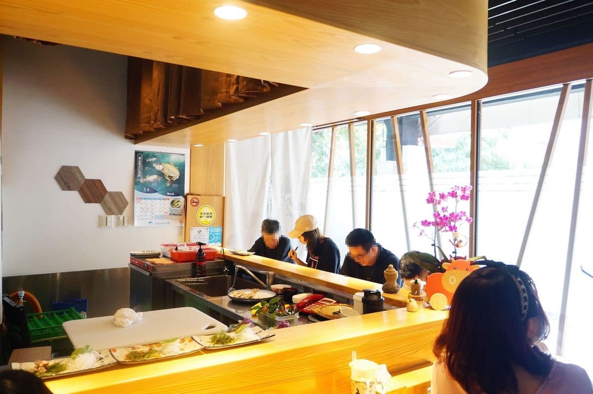 每天換菜單!「現流海鮮套餐」先嘗少女系櫻花蝦米漢堡,厚切生魚片愈嚼愈甜 每天換菜單!「現流海鮮套餐」先嘗少女系櫻花蝦米漢堡,厚切生魚片愈嚼愈甜