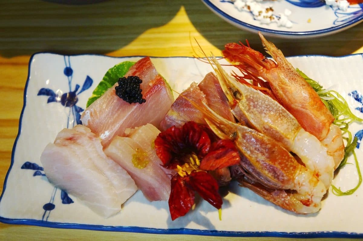 每天換菜單!「現流海鮮套餐」先嘗少女系櫻花蝦米漢堡,厚切生魚片愈嚼愈甜 每天換菜單!「現流海鮮套餐」先嘗少女系櫻花蝦米漢堡,厚切生魚片愈嚼愈甜