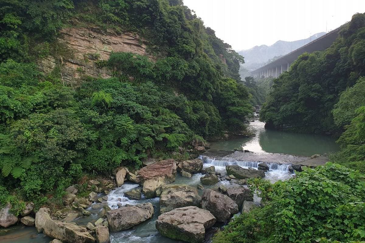 森林系水水必衝!石碇祕境1日6行程:打卡鱷魚島、美拍古道吊橋、陶藝DIY 森林系水水必衝!石碇祕境1日6行程:打卡鱷魚島、美拍古道吊橋、陶藝DIY